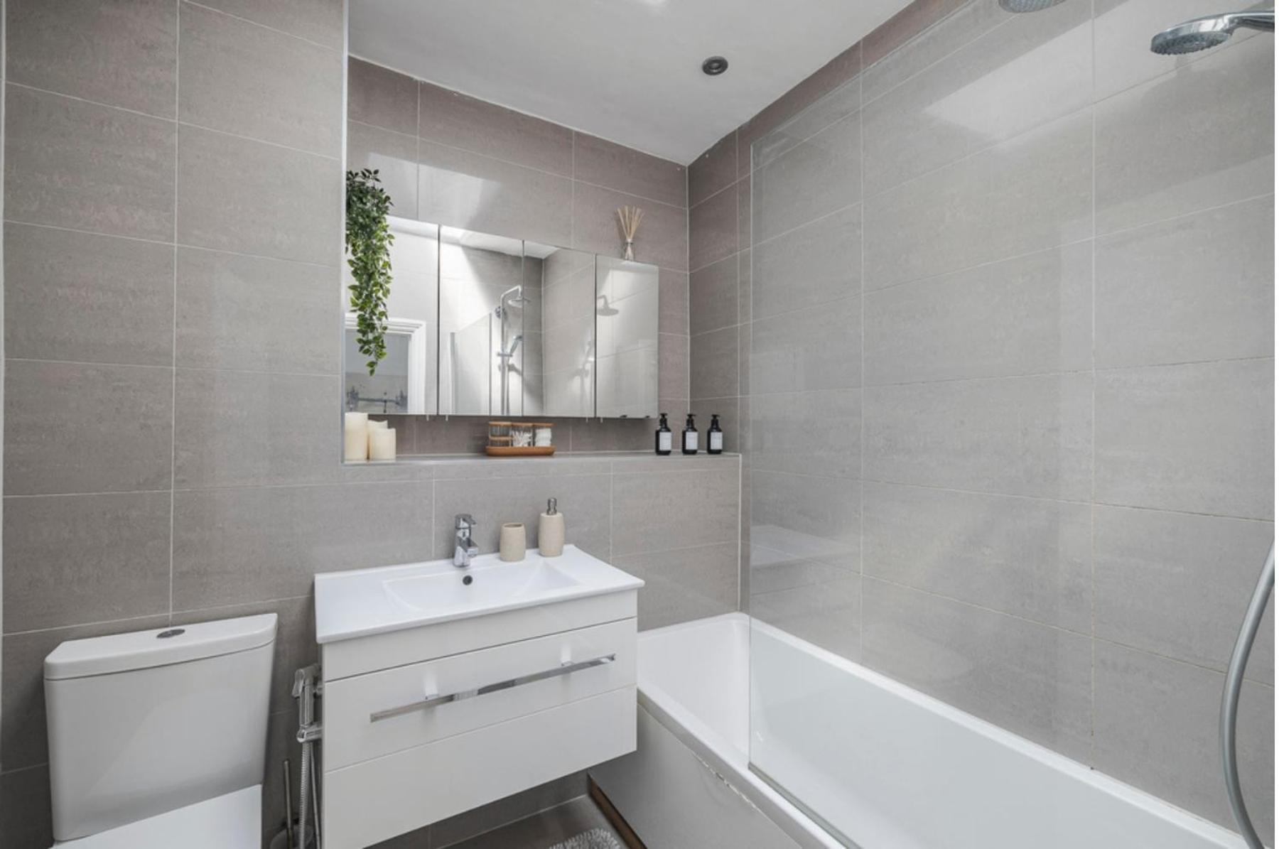 Stylish 2br Chelsea Penthouse With Private Rooftop