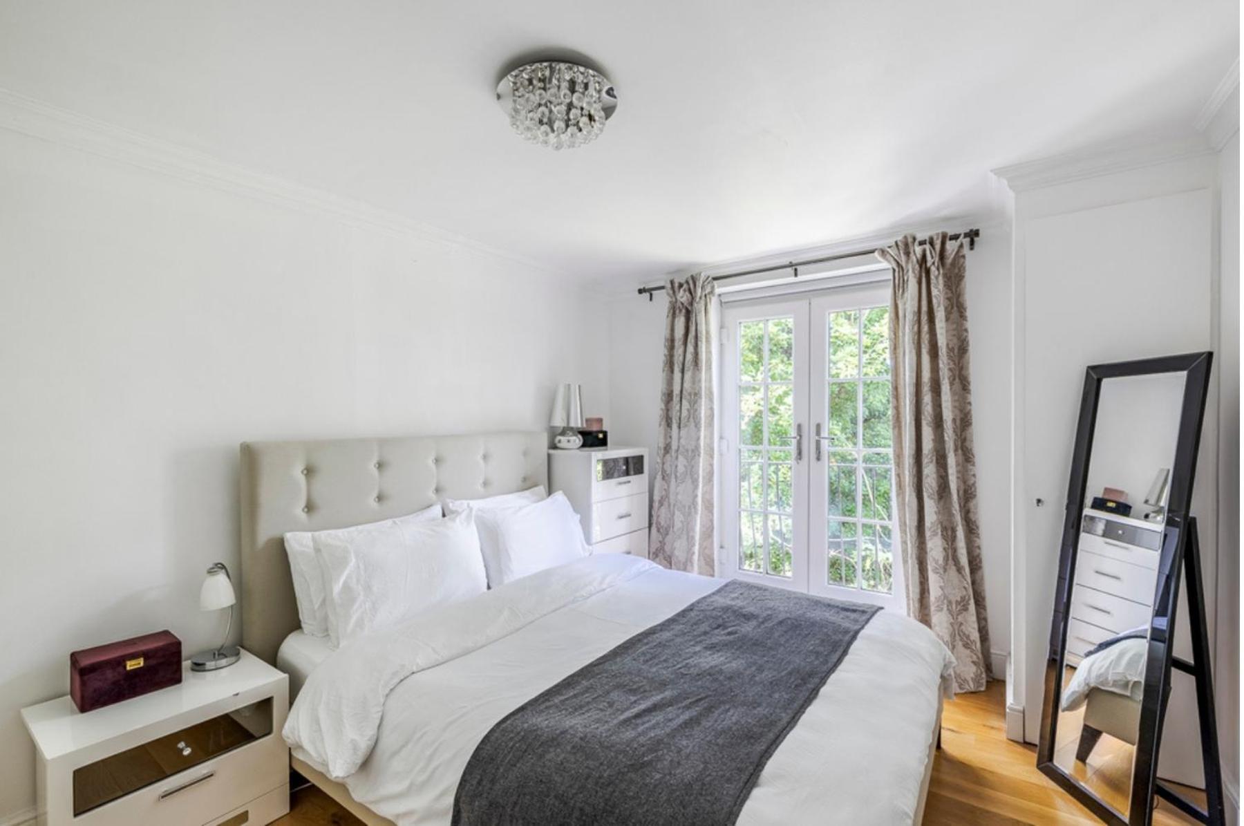 Stylish 2br Chelsea Penthouse With Private Rooftop *